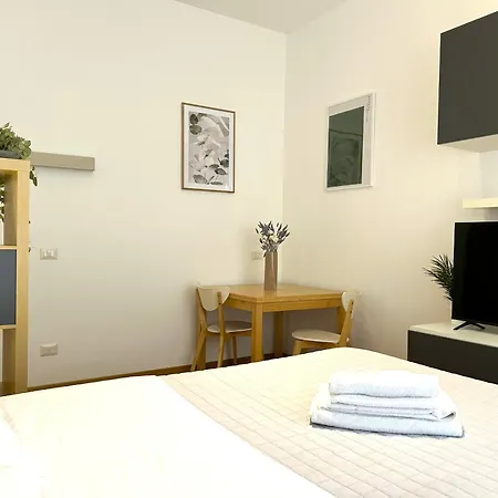 Zen Courtyard - Porta Romana Apartman *